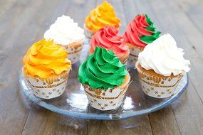 KwikCake Mini Christmas Cupcake Wrappers x 50pcs. Choose from 2 Xmas holders. N15
