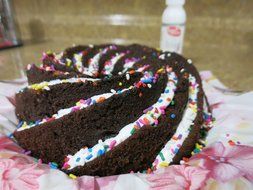 Elbee BPA Free Silicone Spiral Bundt Cake Pan N2