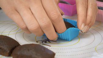 Rectangular Silicone Baking Cups, Pack of 12, Reusable Cupcake Liners for Muffins, Chocolate Molds N2