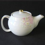 Kutani Yaki(ware) Japanese Teapot Sakura (with tea strainer) N2