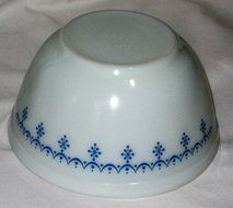 Vintage 1970's Pyrex Snowflake Blue 1 1/2 Quart Mixing Nest Batter Bowl 402