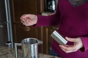 Onyx Kitchen Premium Ceramic Burr Manual Coffee Bean Grinder - Aeropress Compatible - Includes Bonus Carry Bag... N2