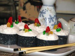 Roundabouts Cupcake Sleeves Just Like Sushi Cupcake Sleeve (Pack of 24) N2