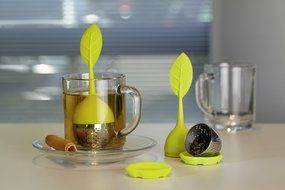 Set of 2 Tea Leaf Tea Infuser with long handle TYNEMOUTH by FINE European Stuff N3