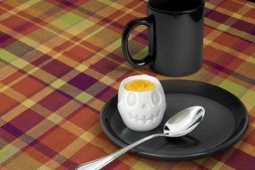Fred &amp; Friends EGG-A-MATIC Skull Egg Mold N3