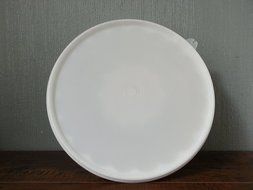 VINTAGE Tupperware Green Jello Mold with Lid -- as shown N6