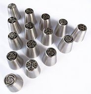 Russian Piping Tips 25 Piece Set Stainless Steel Professional Quality - 15 Nozzles + 10 Disposable Piping Bags... N3