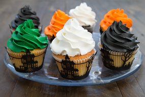 Cupcake Wrappers Haunted House x50pcs. 3 Halloween wraps to choose in shimmering black (Scary Houses) N8