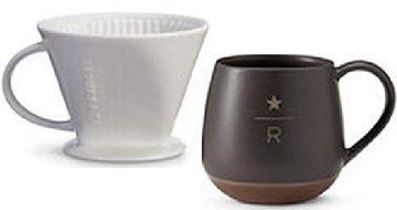 A single-serving, manual coffee brewing system with mug
