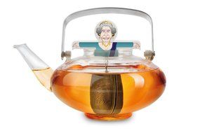 Royal Queen Elizabeth Plastic Clip with Mesh Tea Ball / Egg Infuser, Single Cup or Pot N5