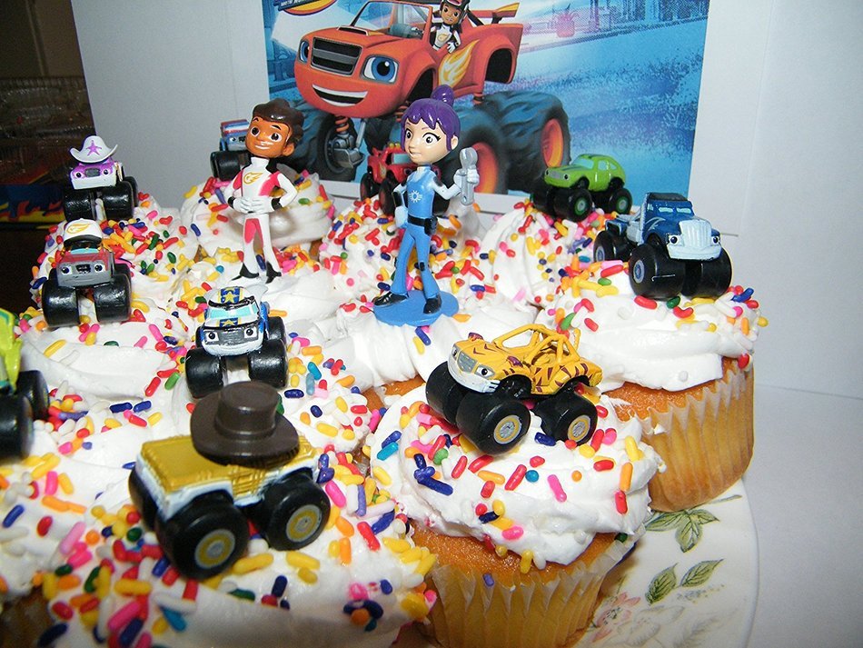 Nickelodeon Blaze and the Monster Machines Deluxe Mini Cake Toppers Cupcake Decorations Set of 13 Figures with... N4