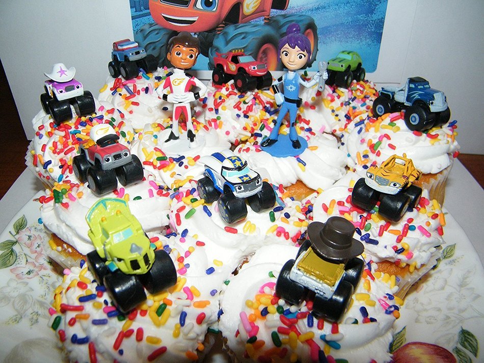 Nickelodeon Blaze and the Monster Machines Deluxe Mini Cake Toppers Cupcake Decorations Set of 13 Figures with... N5