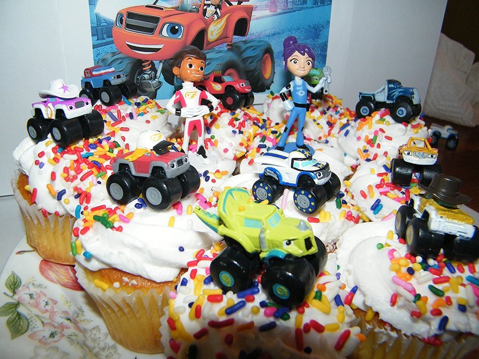 Nickelodeon Blaze and the Monster Machines Deluxe Mini Cake Toppers Cupcake Decorations Set of 13 Figures with... N6