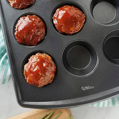 Wilton Advance Select Premium Nonstick 12-Cup Muffin Pan in Gunmetal N3