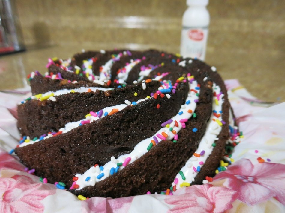 Elbee BPA Free Silicone Spiral Bundt Cake Pan N2