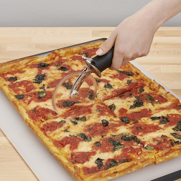 OXO Good Grips 4-inch Pizza Wheel and Cutter for Non-Stick Pans N5