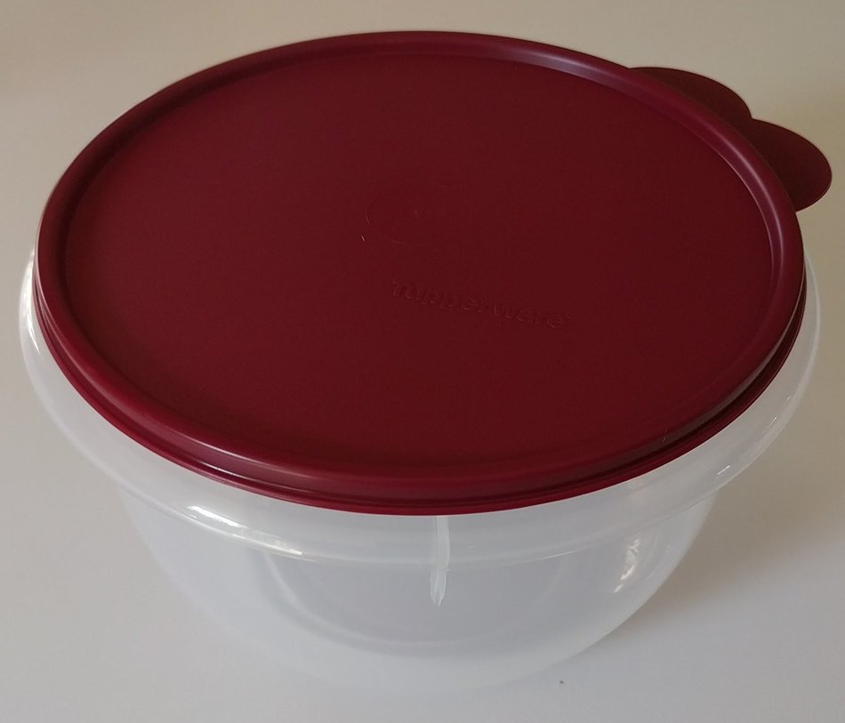Tupperware Medium Mixing Bowl in Bordeaux