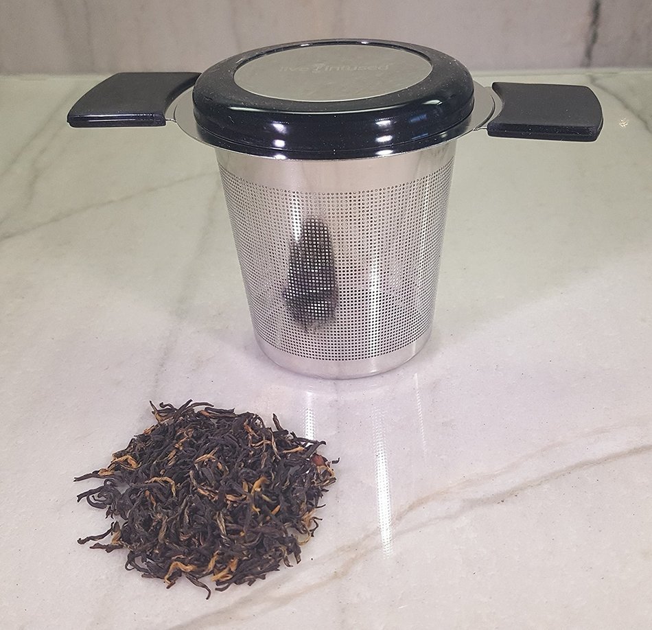 Premium Tea Infuser Brew-In-Mug Stainless Steel with Long Handles for Steeping Loose Leaf Tea, Lid Included (Green) N13