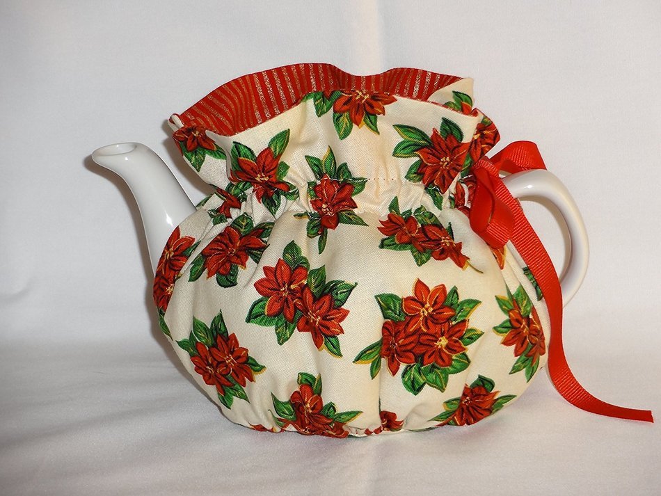 2 Cup Christmas Poinsettia Print Reversible Tea Pot Cozy