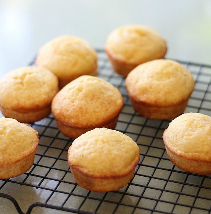 Delightful Mom Food Premium Muffin Pan - 12 Cup Non-Stick Silicone Baking Pan - No More Sticking or Scrubbing,... N5