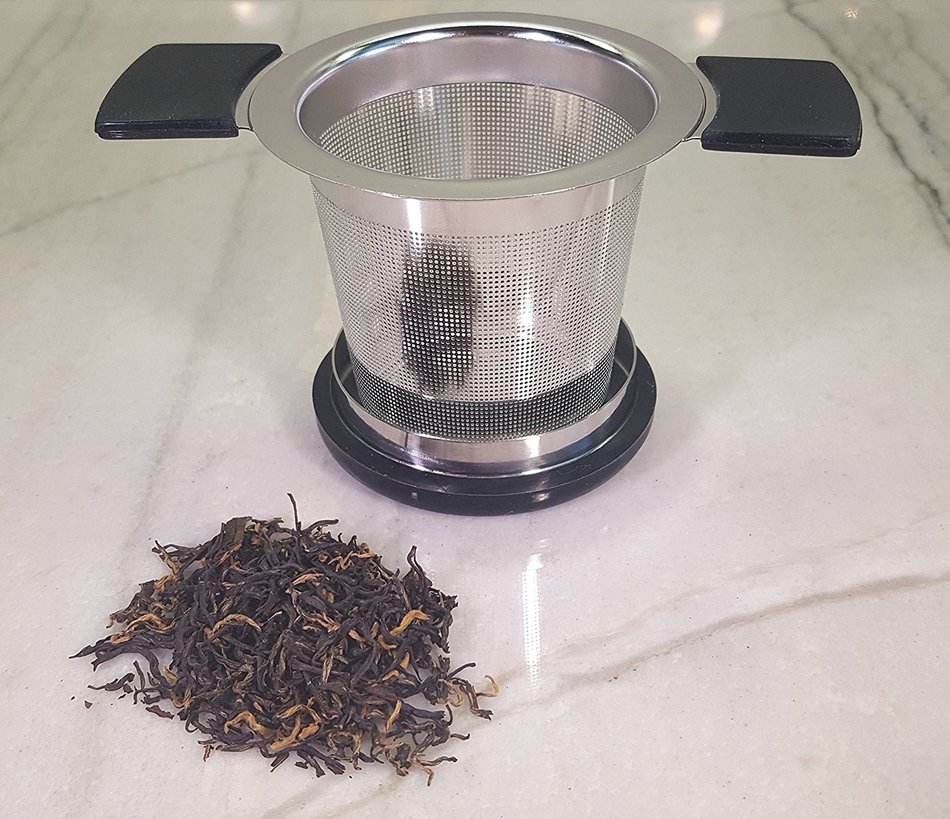 Premium Tea Infuser Brew-In-Mug Stainless Steel with Long Handles for Steeping Loose Leaf Tea, Lid Included (Green) N16