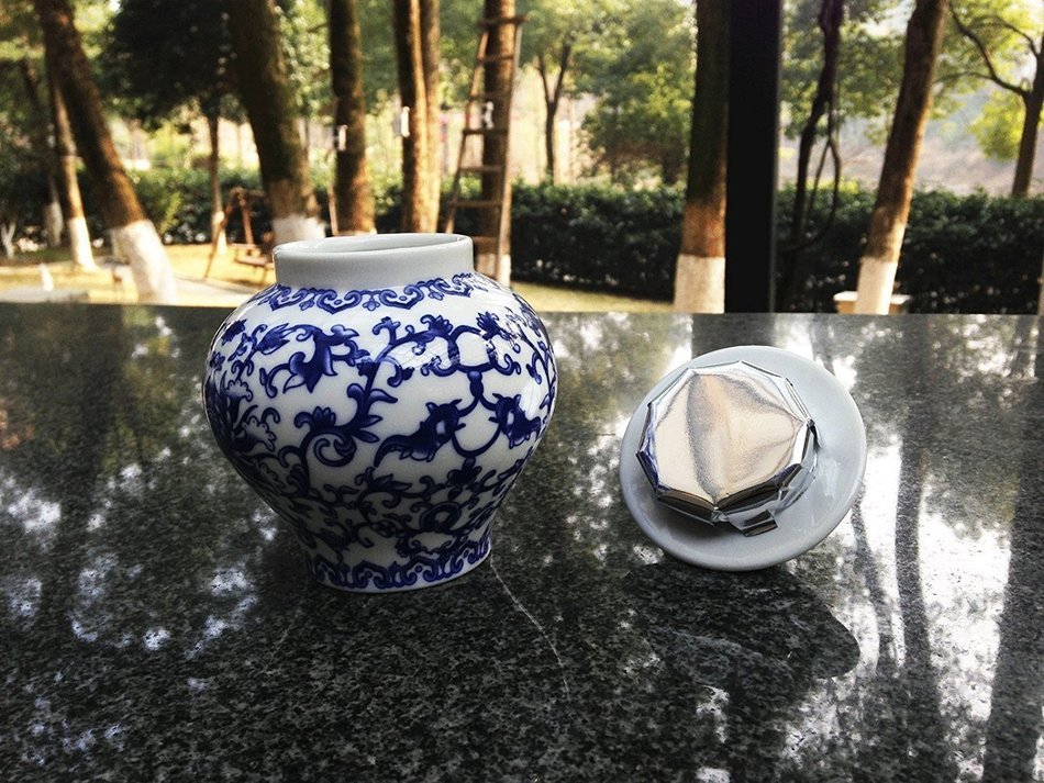 Ancient Blue and White Porcelain Tea Storage Helmet-shaped Temple Jar ( large size) N3