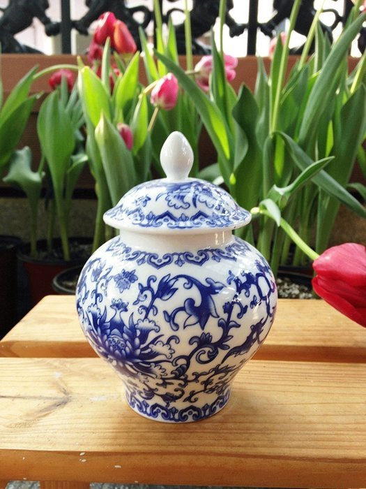 Ancient Blue and White Porcelain Tea Storage Helmet-shaped Temple Jar ( large size) N5