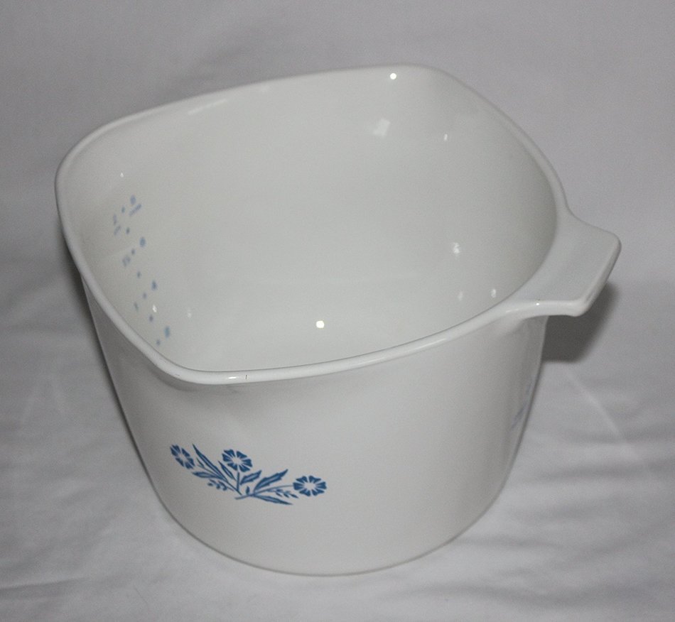 Vintage Corning Ware - Cornflower / Corn Flower - 2 Quart / 8 Cup Sauce Maker Measuring Mixing Batter Bowl