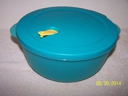 Tupperware Cyrstalwave 4 Qt Aqua Bowl by Tupperware N2