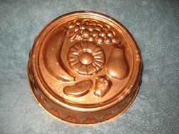 Vintage Coppertone Copper Tone FRUIT PATTERN 10 x 2 1/2 Inch Jell-o Mold / Cake Baking Pan / Wall Plaque N2