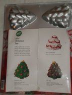 Mini Christmas Tree Cake Muffin Pan 6 Molds 1.5 Deep N2