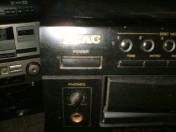 TEAC COMPACT DISK MEDIA PLAYER MODEL PD-D2750 N6