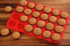 24 Cup Silicone Muffin &amp; Cupcake Baking Pan- Non Stick Silicone Mold- BPA-Free Reusable Bakeware- Heat Resistant... N6