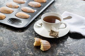 Bellemain 12-Cup Nonstick Madeleine Pan N4