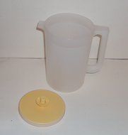 Tupperware Classic Sheer Push Button 2 Quart Pitcher Yellow Seal N2