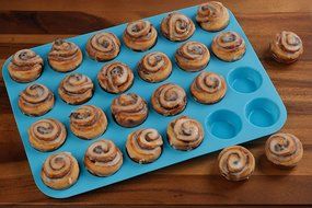 24 Cup Silicone Muffin &amp; Cupcake Baking Pan- Non Stick Silicone Mold- BPA-Free Reusable Bakeware- Heat Resistant... N10