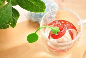 Ved-Mart&copy; Silicone Tea Infusers Fine Filter 3 Sets In One, Super Cute Strawberry Design Red, Teapot Teacup Tea-filter N3