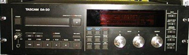 TASCAM DA-30 Digital Audio Tape Deck N2