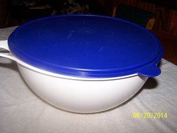 Tupperware Thatsa a Bowl 32 Cup White