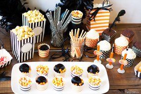 Simply Baked Petite Paper Baking Cup, Metallic Gold, 20-Pack, Entertain with Ease and Style, Serve Cupcakes, Ice... N9