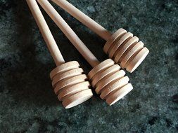 24 Bee Charms and 24 Mini Honey Dippers - For 1oz-3oz Size Jars - 3 1/2&quot; Length N2