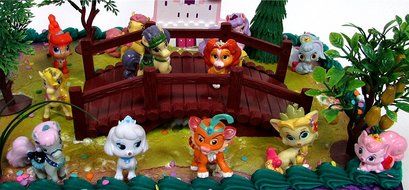 PALACE PETS 18 Piece CAKE Topper Set Featuring 12 Palace Pets Figures and Decorative Themed Accessories, Figures... N5
