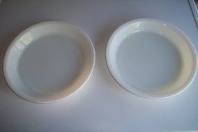 Pair of 309 White Pyrex 9&quot; Pie Plates N2