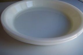 Pair of 309 White Pyrex 9&quot; Pie Plates N3