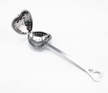 Yueton 2pcs Stainless Steel Heart Shape Tea Infuser Strainer with Chain / Spoon Handle N2