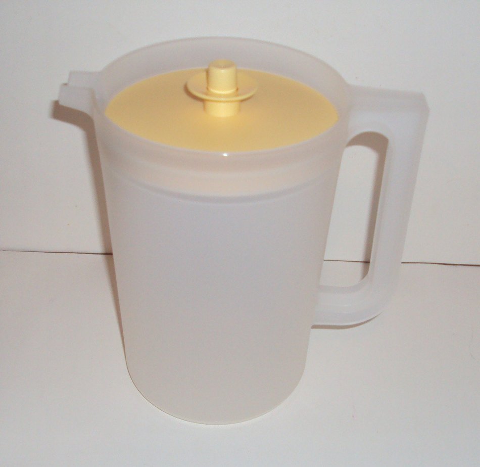 Tupperware Classic Sheer Push Button 2 Quart Pitcher Yellow Seal