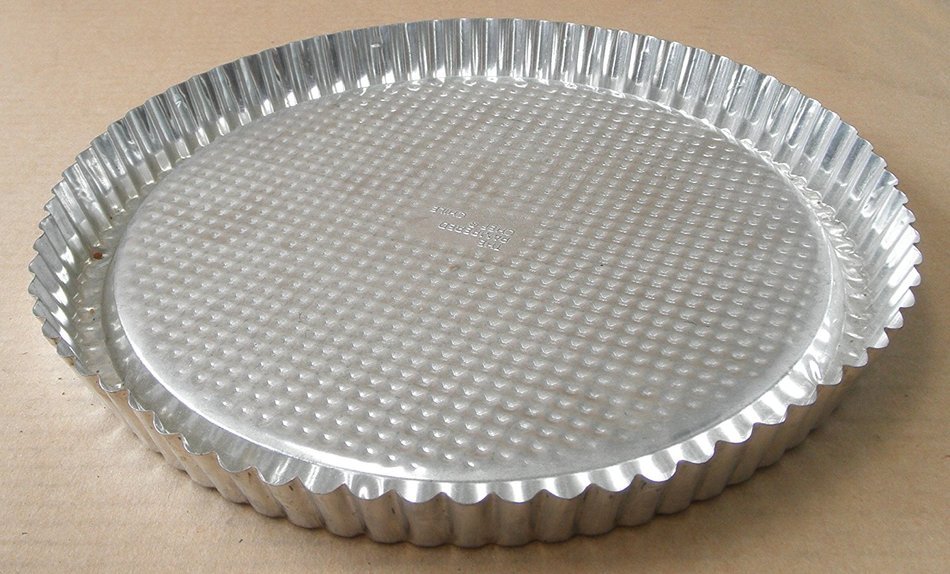The Pampered Chef 10 1/4" Diameter Fluted French Tart Tin Pan