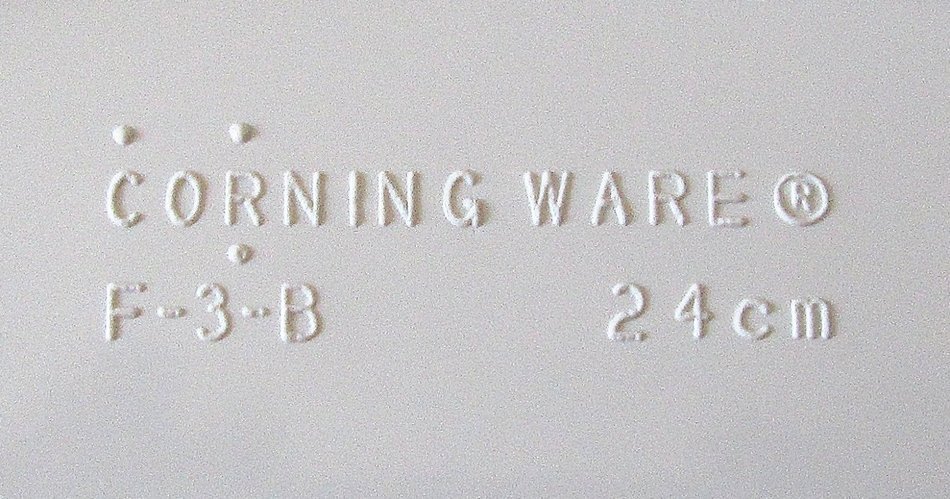Corning Ware French White Round Quiche Pan ( 10 1/2" ) ( F-3-B )