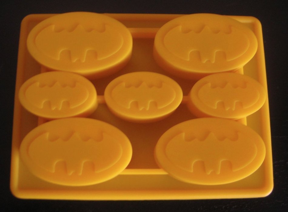 Batman and Superman Birthday Cake Pan silicone Candy chocolate Mold Tray Set N3