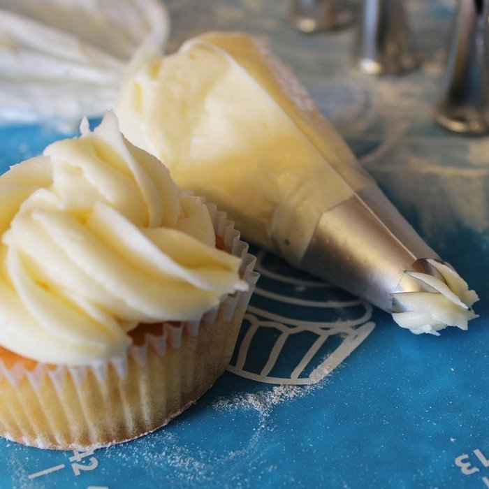 KurtzyTM 300 Plastic Disposable Icing Piping Pasty Bags- Small/Medium/Large N5